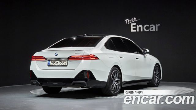 BMW 5 Series (G60) 520i Special Edition 2025 — фото 2