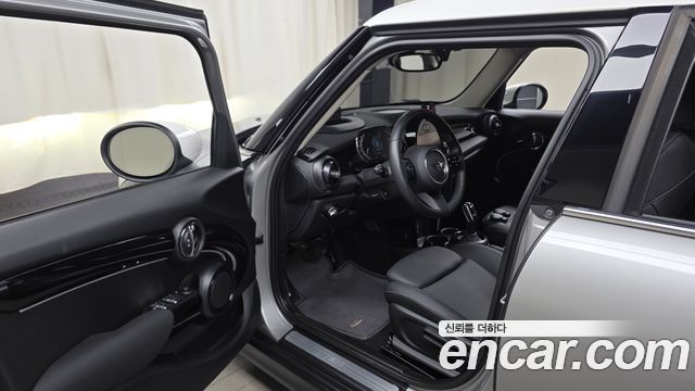 MINI Cooper 5Door Classic Third Generation 2024 — фото 10