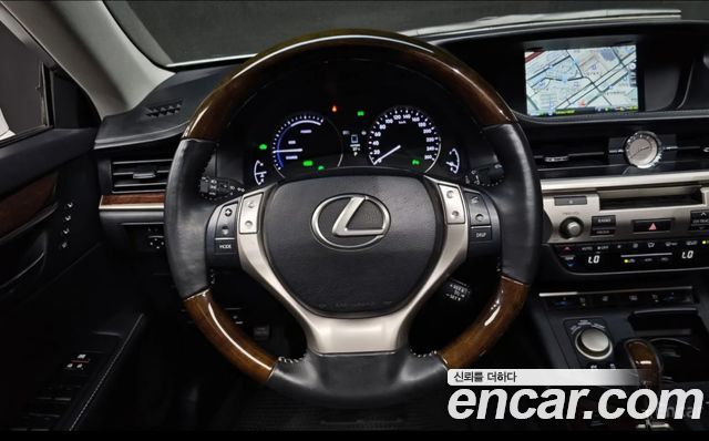 Lexus ES300h Supreme XV60 2013 — фото 17