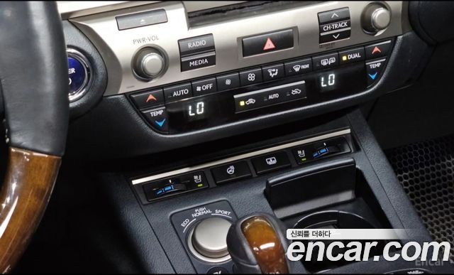 Lexus ES300h Supreme XV60 2013 — фото 23