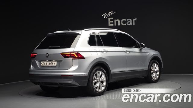 Volkswagen Tiguan (II) 2.0 TDI Premium 2018 — фото 2