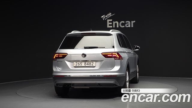 Volkswagen Tiguan (II) 2.0 TDI Premium 2018 — фото 4