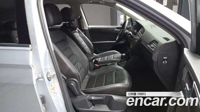 Volkswagen Tiguan (II) 2.0 TDI Premium 2018 — фото 11