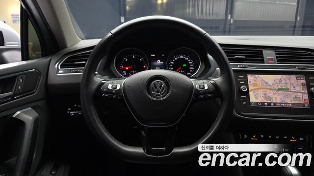 Volkswagen Tiguan (II) 2.0 TDI Premium 2018 — фото 13