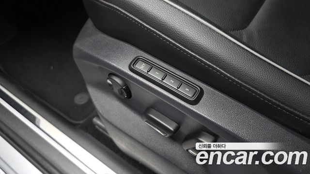 Volkswagen Tiguan (II) 2.0 TDI Premium 2018 — фото 18
