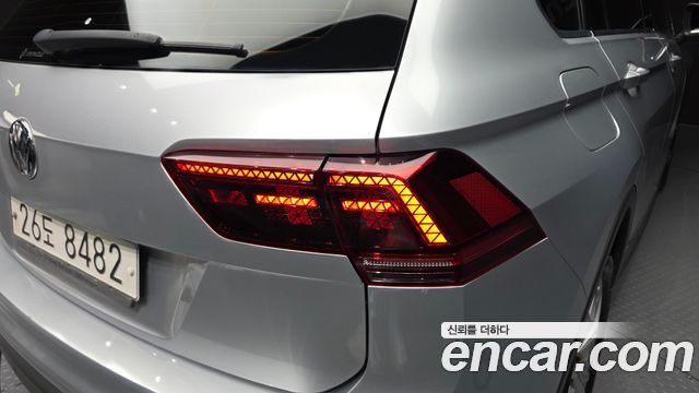 Volkswagen Tiguan (II) 2.0 TDI Premium 2018 — фото 23