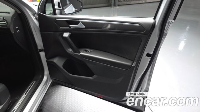 Volkswagen Tiguan (II) 2.0 TDI Premium 2018 — фото 24