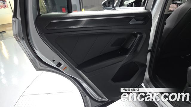 Volkswagen Tiguan (II) 2.0 TDI Premium 2018 — фото 25
