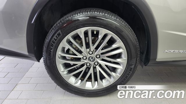 Lexus RX450hL (IV) Executive 2020 — фото 5
