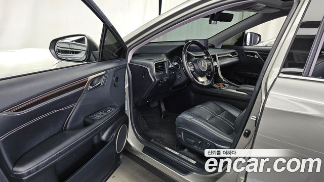 Lexus RX450hL (IV) Executive 2020 — фото 10