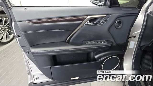 Lexus RX450hL (IV) Executive 2020 — фото 30