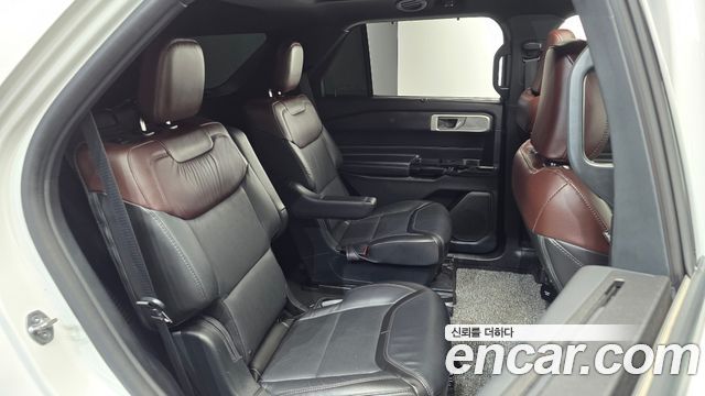 Ford Explorer (VI) 3.0 Platinum 4WD 2022 — фото 15
