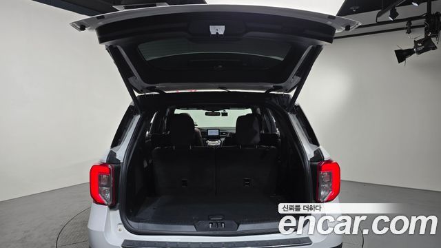 Ford Explorer (VI) 3.0 Platinum 4WD 2022 — фото 22