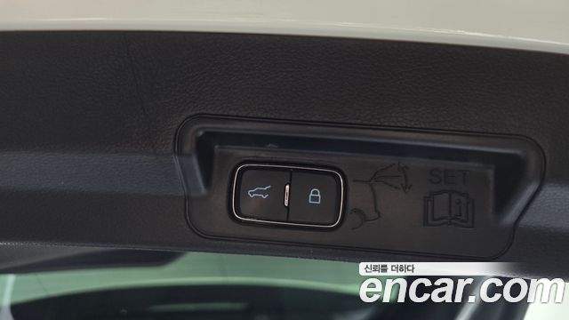 Ford Explorer (VI) 3.0 Platinum 4WD 2022 — фото 24