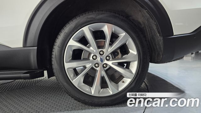 Ford Explorer (VI) 3.0 Platinum 4WD 2022 — фото 27
