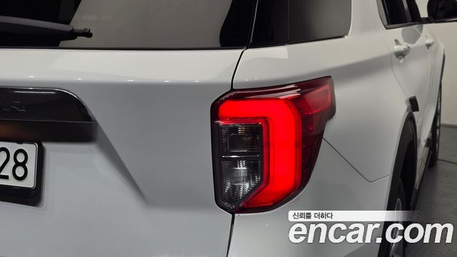 Ford Explorer (VI) 3.0 Platinum 4WD 2022 — фото 29