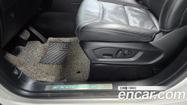 Ford Explorer (VI) 3.0 Platinum 4WD 2022 — фото 35