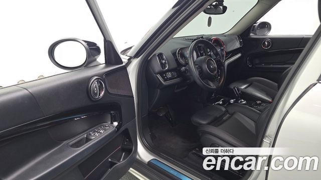 MINI Cooper D Countryman ALL4 Classic 2nd 2022 — фото 10