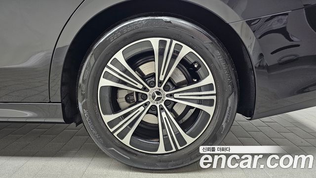 Mercedes-Benz E-Class (W214) E200 Avantgarde Limited 2025 — фото 21