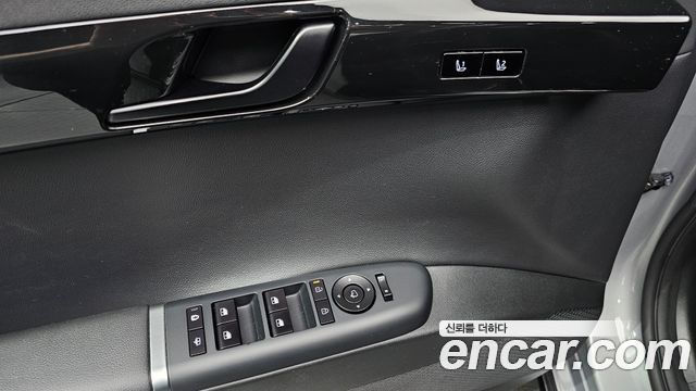 Hyundai Grandeur (GN7) 2,5 Gasoline 2WD Exclusive 2023 — фото 19