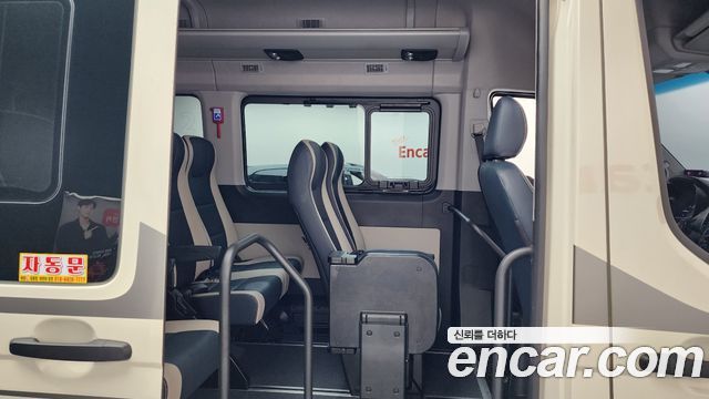 Hyundai Solati 15-seater Luxury 2025 — фото 15