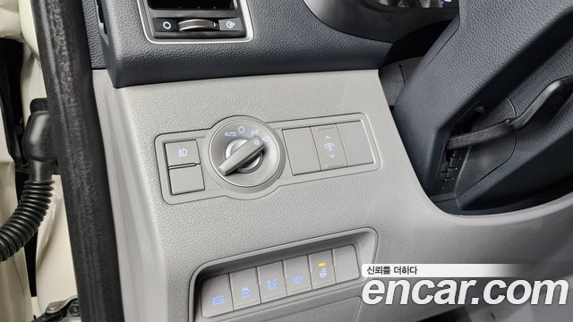 Hyundai Solati 15-seater Luxury 2025 — фото 18