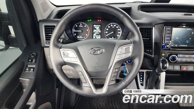 Hyundai Solati 15-seater Luxury 2025 — фото 19