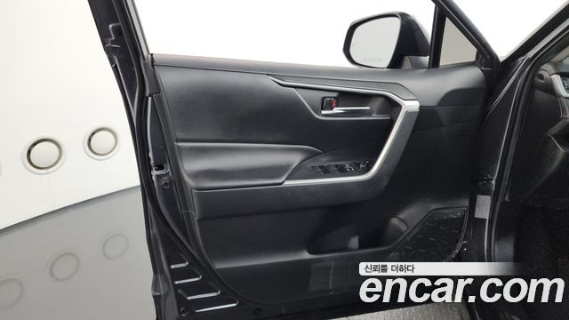 Toyota RAV4 (V) 2.5 2WD 2019 — фото 30