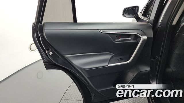 Toyota RAV4 (V) 2.5 2WD 2019 — фото 31