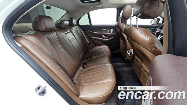 Mercedes-Benz E-Class (W213) E300 4MATIC Exclusive 2019 — фото 11