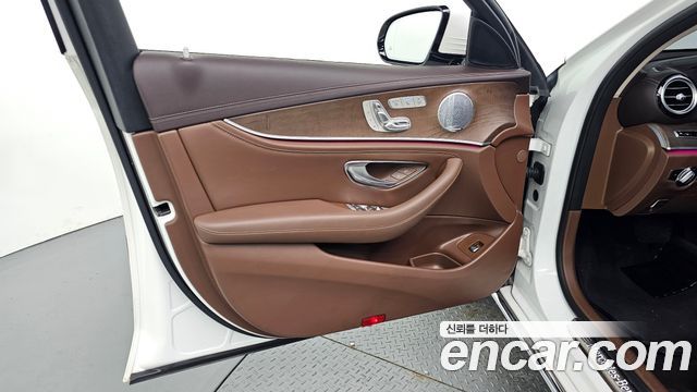 Mercedes-Benz E-Class (W213) E300 4MATIC Exclusive 2019 — фото 24