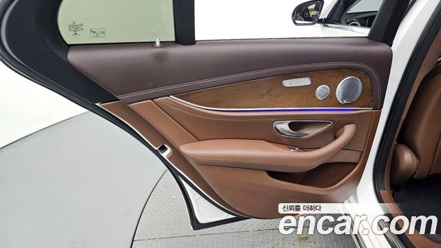 Mercedes-Benz E-Class (W213) E300 4MATIC Exclusive 2019 — фото 25