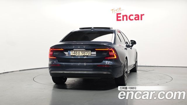 Volvo S60 (III) B5 Ultimate Bright 2023 — фото 4