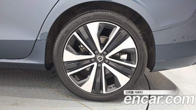 Volvo S60 (III) B5 Ultimate Bright 2023 — фото 27