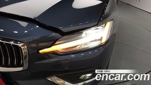 Volvo S60 (III) B5 Ultimate Bright 2023 — фото 28