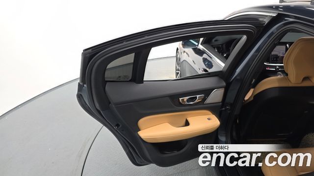 Volvo S60 (III) B5 Ultimate Bright 2023 — фото 31
