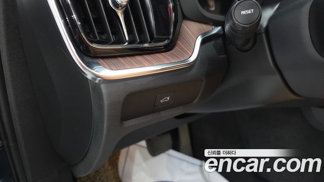 Volvo S60 (III) B5 Ultimate Bright 2023 — фото 35