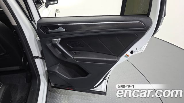 Volkswagen Tiguan (II) 2.0 TDI Prestige 2020 — фото 25