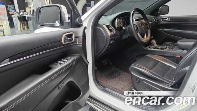 Jeep Grand Cherokee 3.0 Diesel Overland WK2 2017 — фото 10