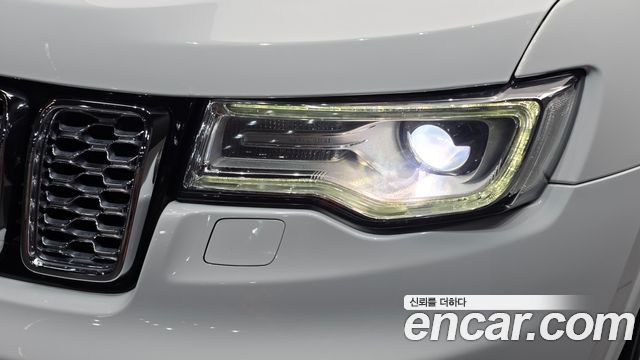 Jeep Grand Cherokee 3.0 Diesel Overland WK2 2017 — фото 22