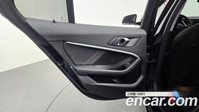 BMW 1 Series (F40) 118d Sport 2021 — фото 25