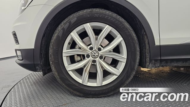 Volkswagen Tiguan (II) 2.0 TDI Premium 2018 — фото 5