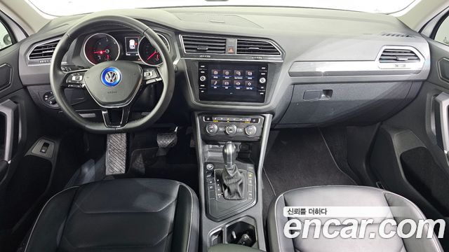 Volkswagen Tiguan (II) 2.0 TDI Premium 2018 — фото 7