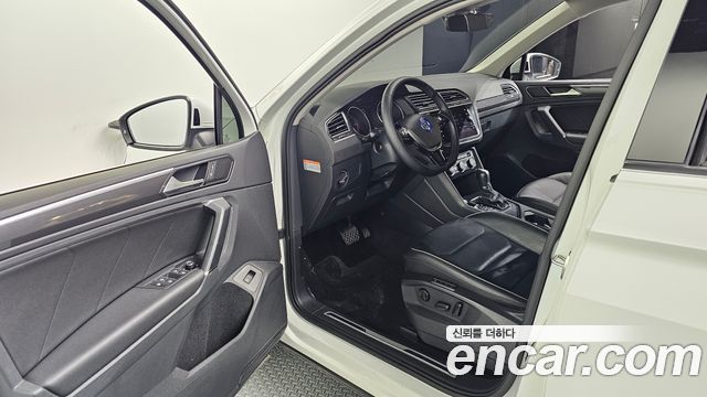 Volkswagen Tiguan (II) 2.0 TDI Premium 2018 — фото 10