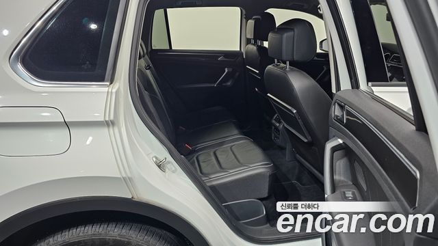 Volkswagen Tiguan (II) 2.0 TDI Premium 2018 — фото 15
