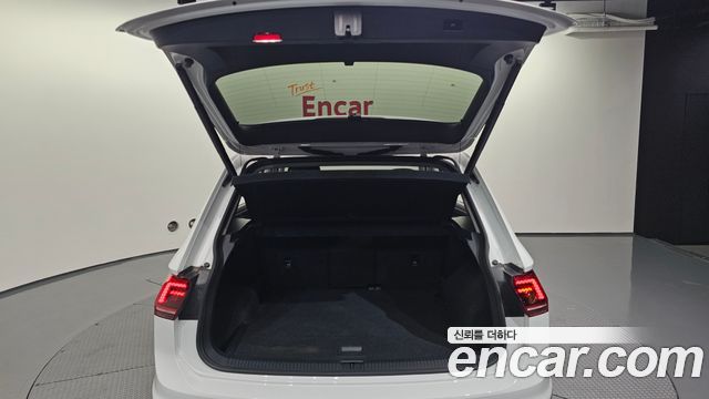 Volkswagen Tiguan (II) 2.0 TDI Premium 2018 — фото 21
