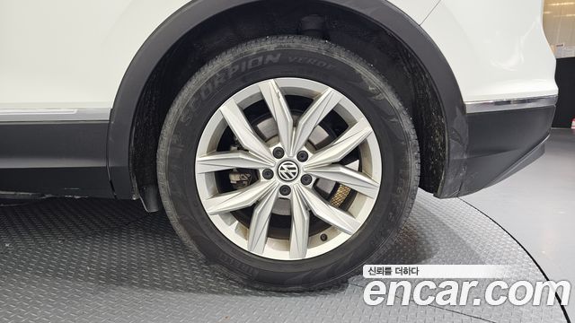 Volkswagen Tiguan (II) 2.0 TDI Premium 2018 — фото 27