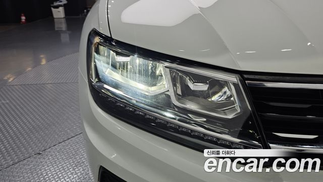 Volkswagen Tiguan (II) 2.0 TDI Premium 2018 — фото 28