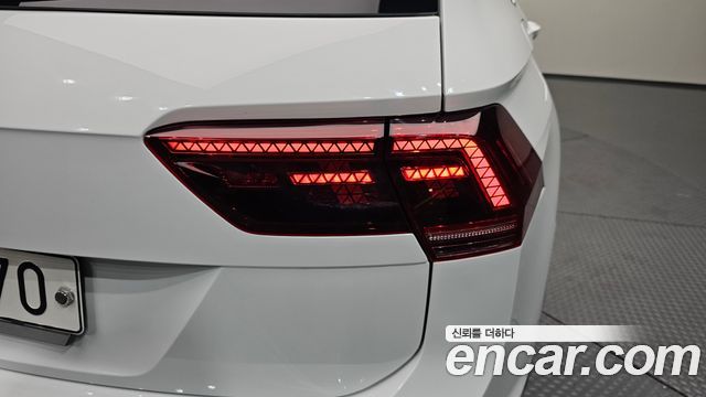 Volkswagen Tiguan (II) 2.0 TDI Premium 2018 — фото 29