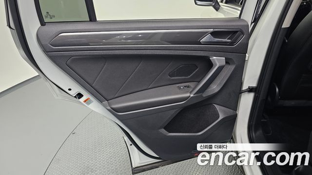 Volkswagen Tiguan (II) 2.0 TDI Premium 2018 — фото 31